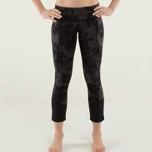 Lululemon Practice Daily Crop in Brisk Bloom Black Size 4